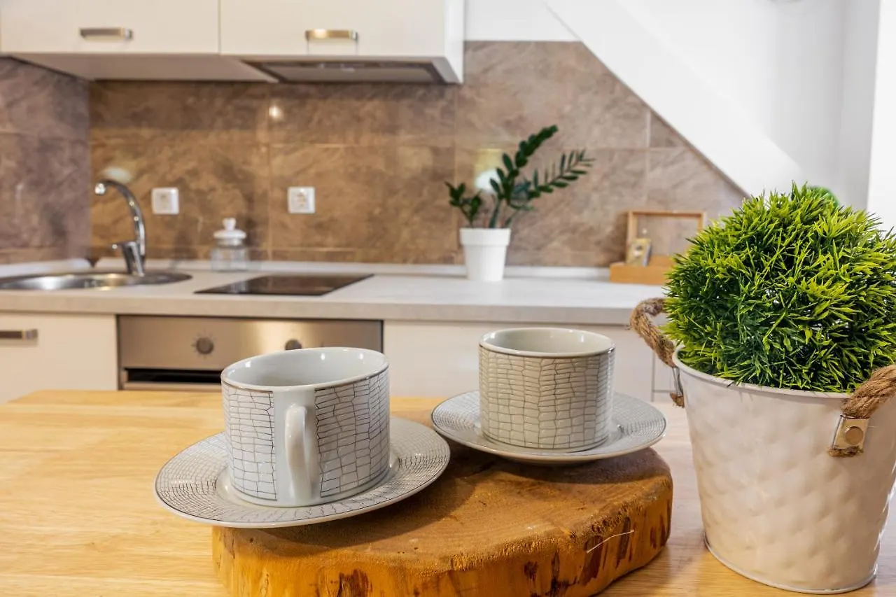 Stone Apartment In Center Kastela